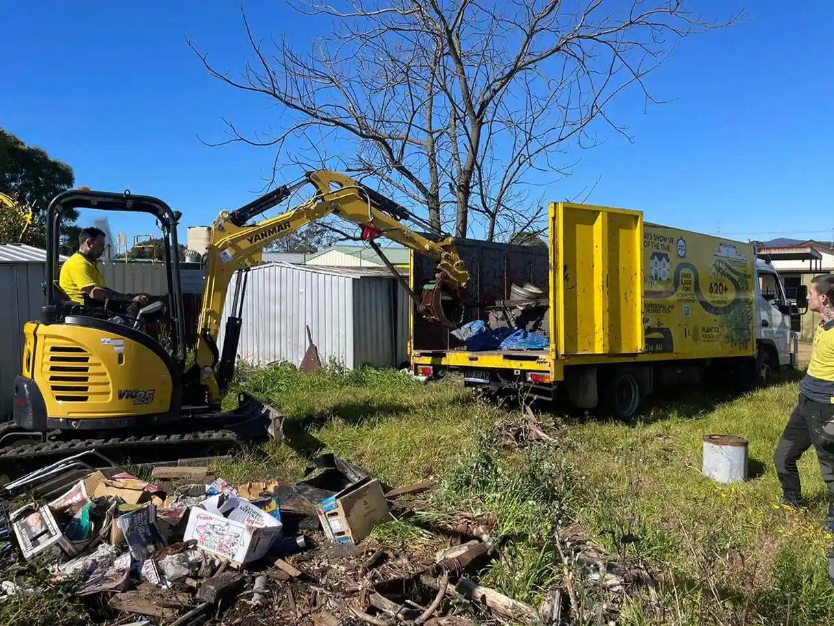 green-waste-removal-central-coast-nsw-01 Green waste removal service at Central Coast using machinery for large clearance